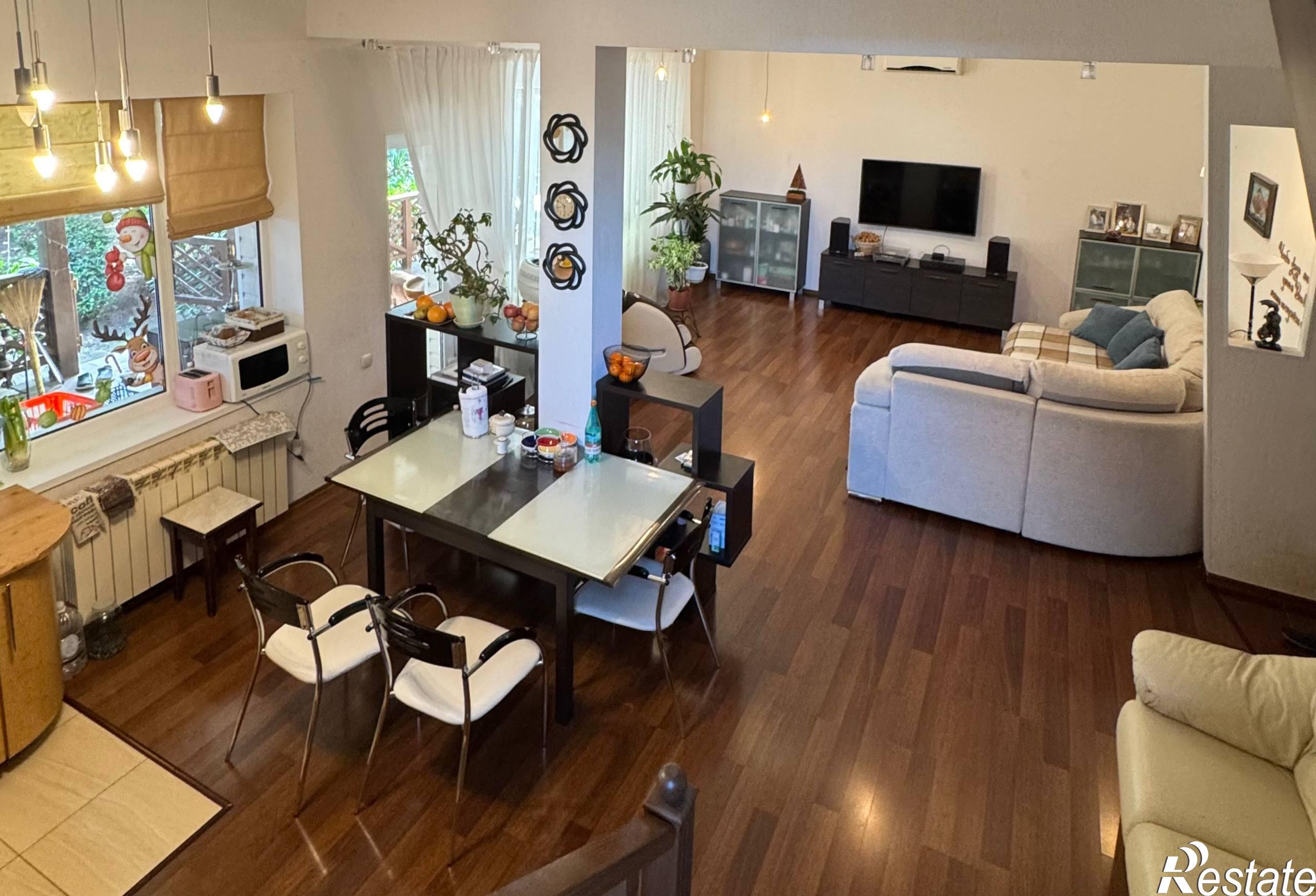 Купить дачу, дом, коттедж за 38 000 000 рублей на Генуэзская, 10