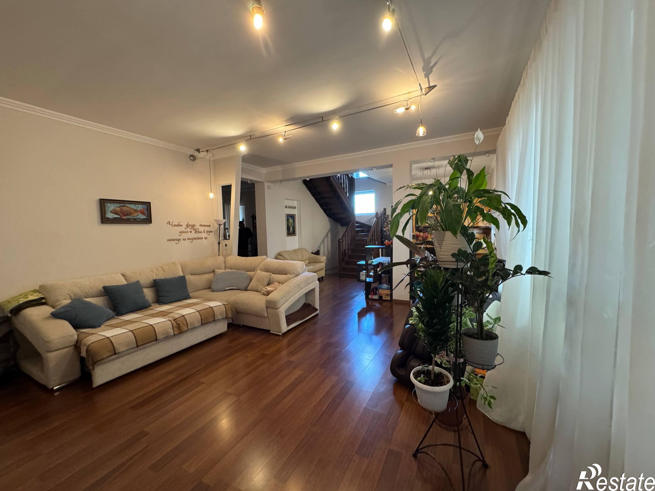 Купить дачу, дом, коттедж за 38 000 000 рублей на Генуэзская, 10