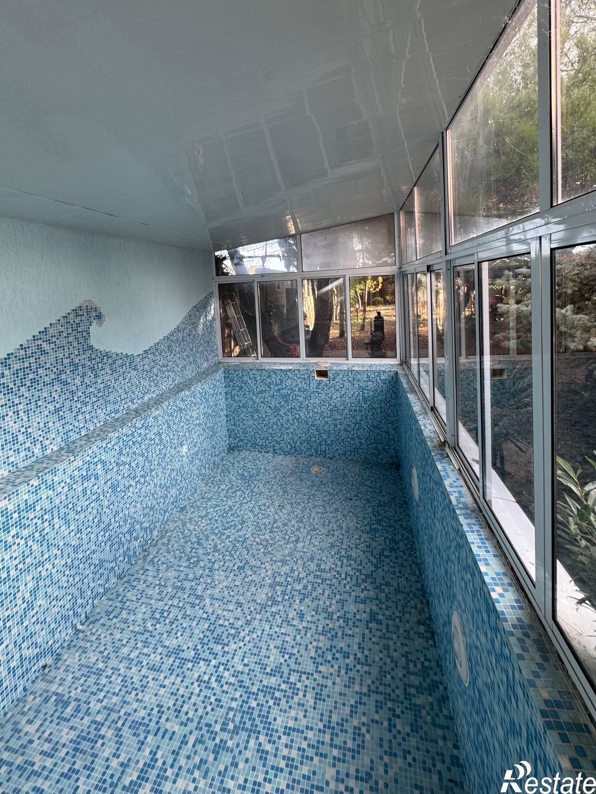 Купить дачу, дом, коттедж за 38 000 000 рублей на Генуэзская, 10