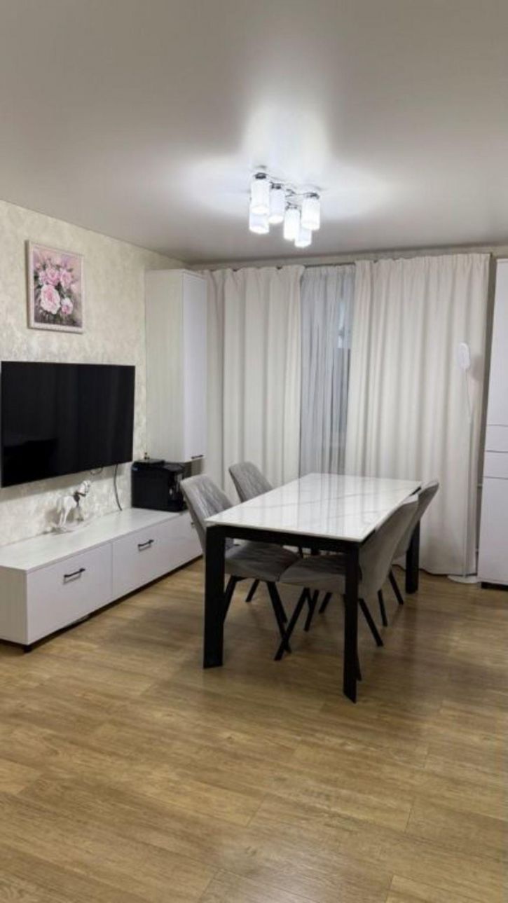 2-комн квартира Блюхера Василия, 10