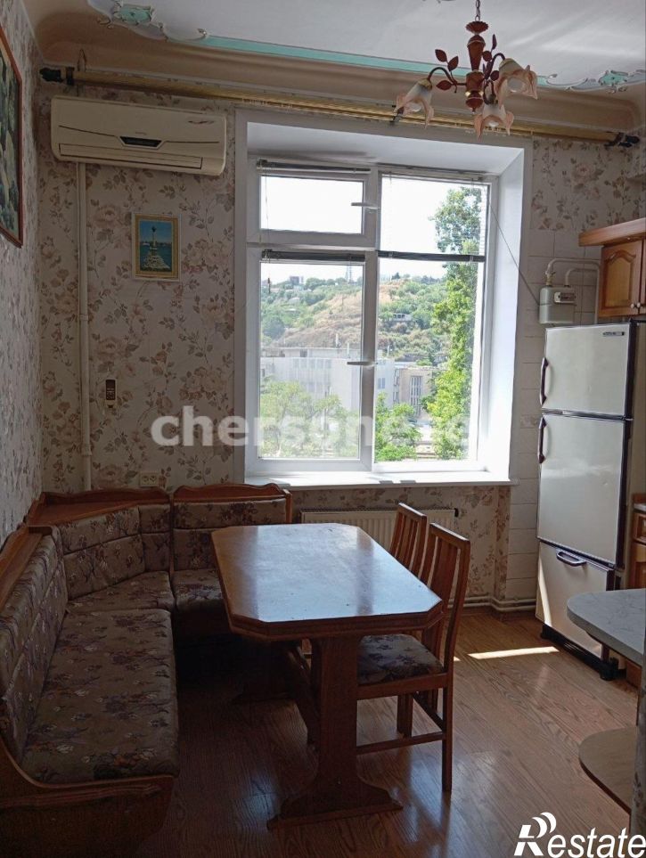 4-комн квартира Героев Севастополя улица, д.10