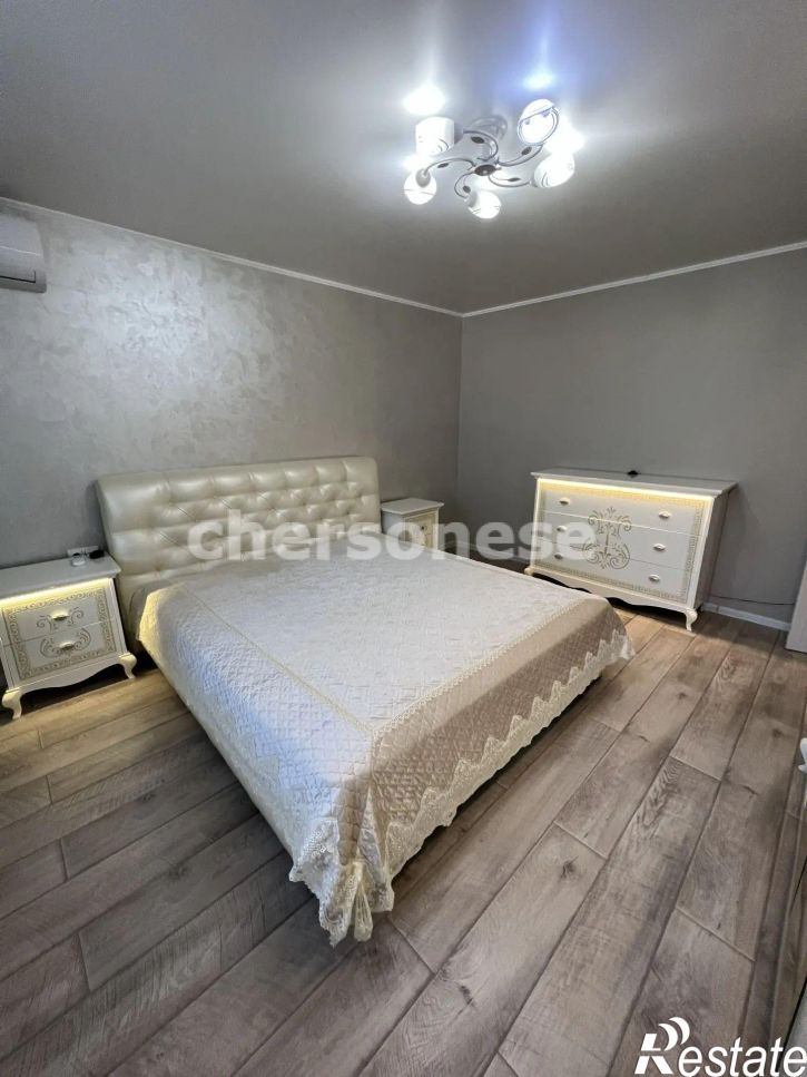 3-комн квартира улица Комбрига Потапова, д.22